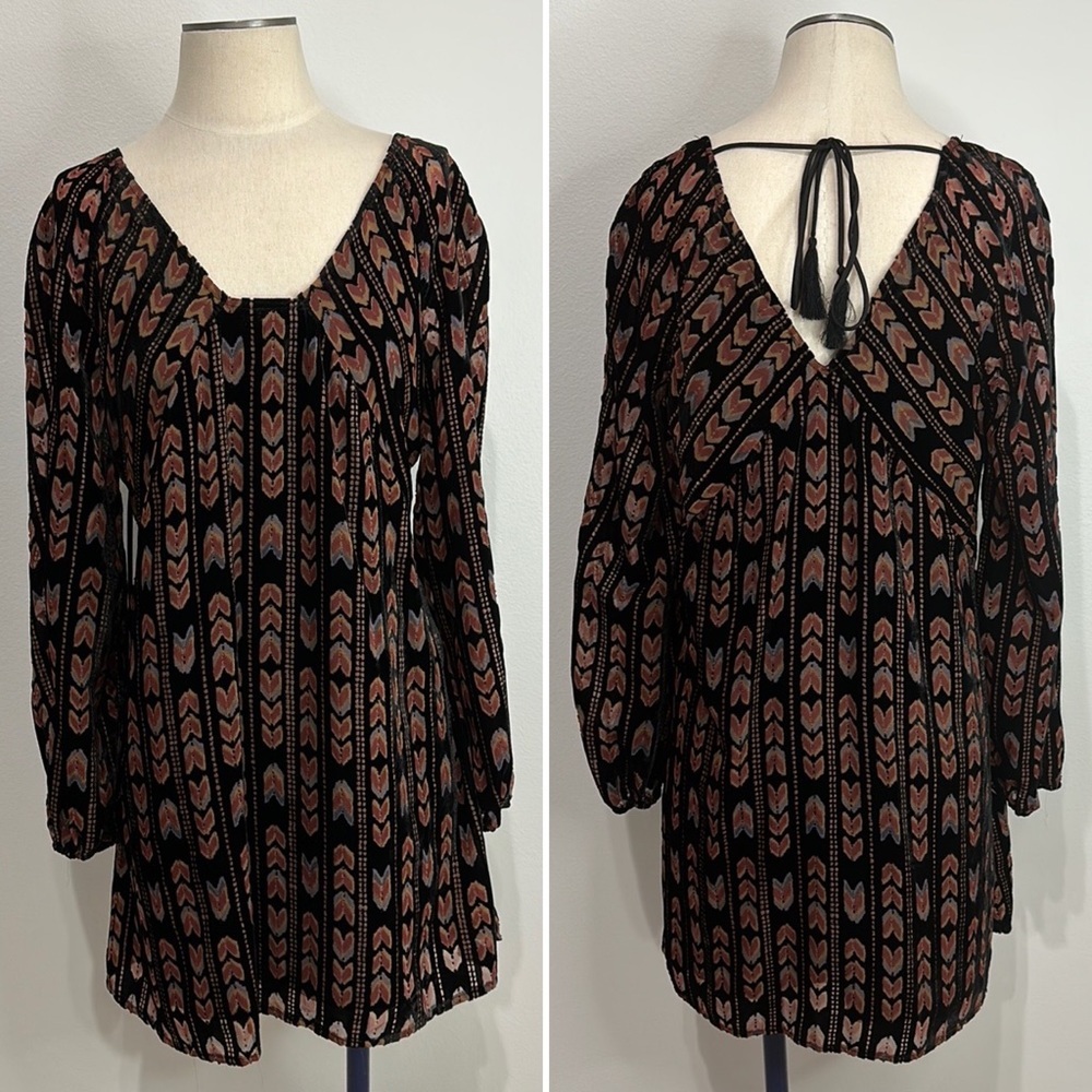 Miss Me Velvet Arrows Long Sleeve Mini Dress - L